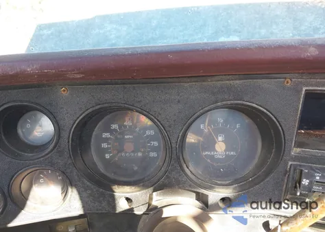 1981 GMC C1500 z USA, uszkodzony, nr VIN 1GTDC14D6BB518276